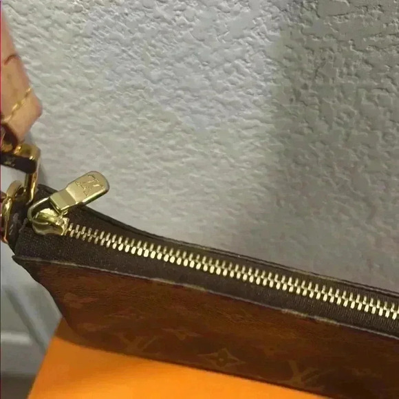 Louis Vuitton Brown Monogram Women's Bag - Picture 3 of 7